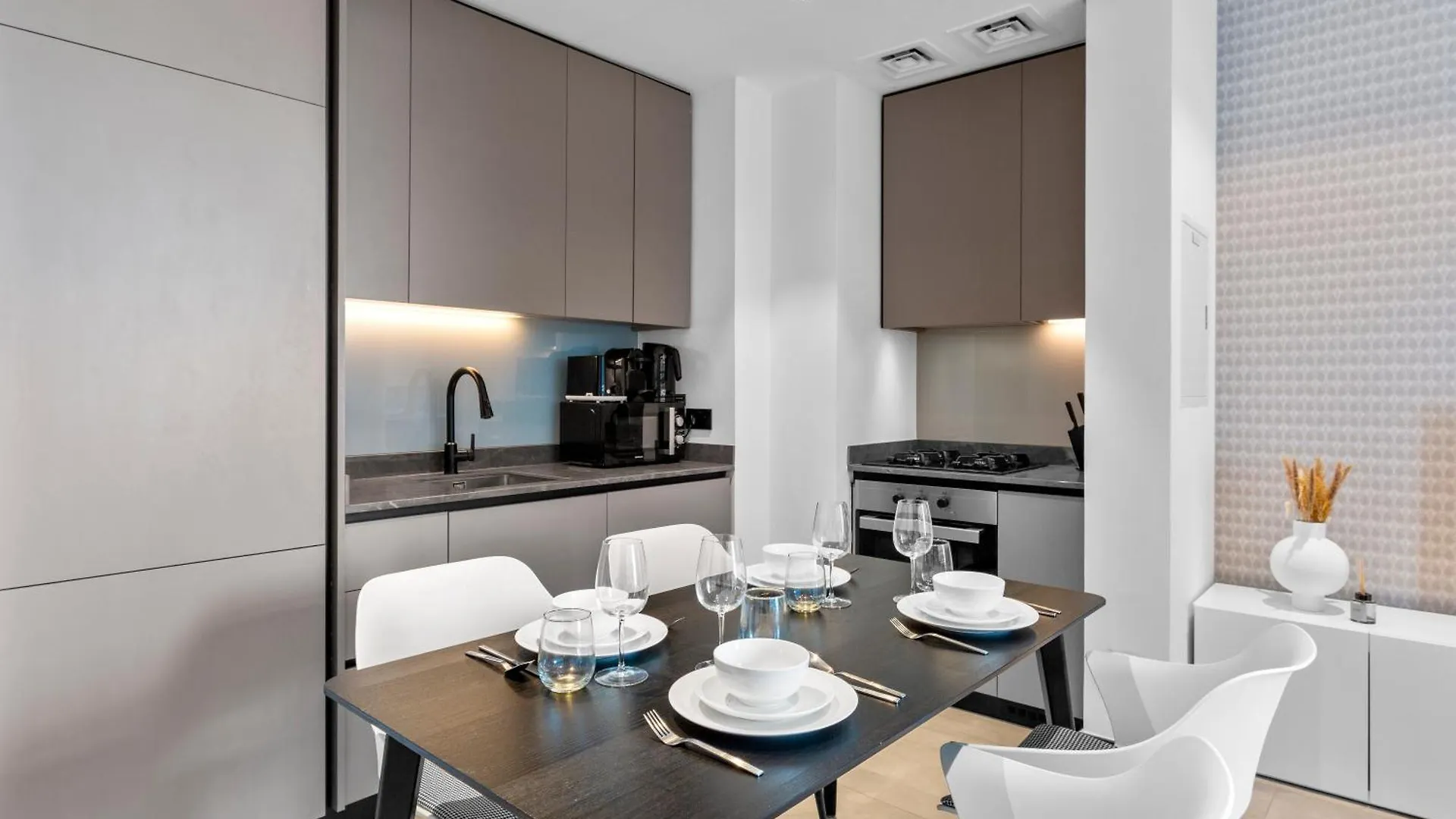 Luxe Living 1 Bedroom With Canal View Dubaj 0*,  Zjednoczone Emiraty Arabskie