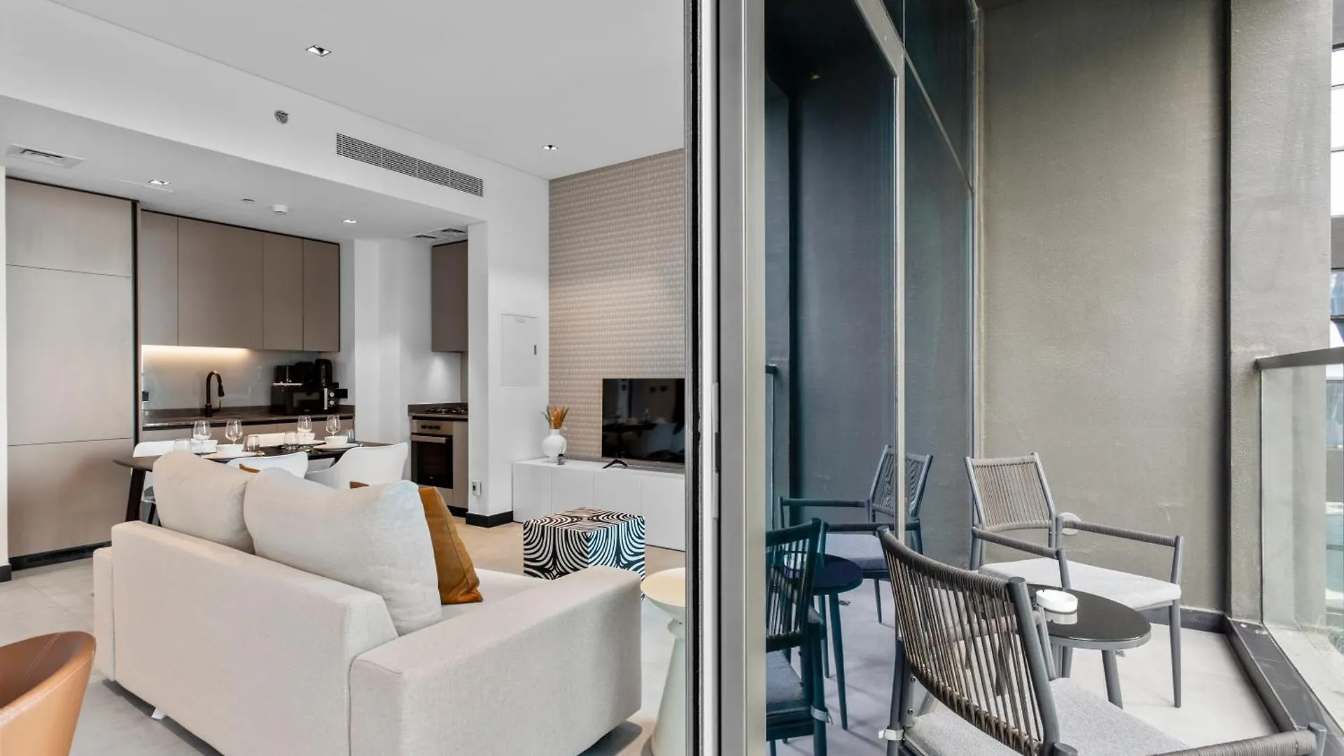 Luxe Living 1 Bedroom With Canal View Dubai United Arab Emirates