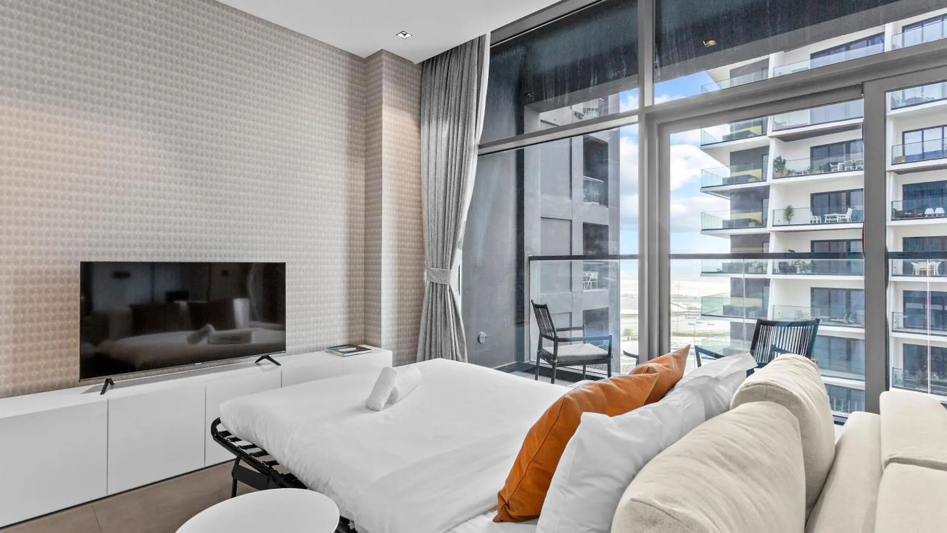 Apartment Luxe Living 1 Bedroom With Canal View Dubai