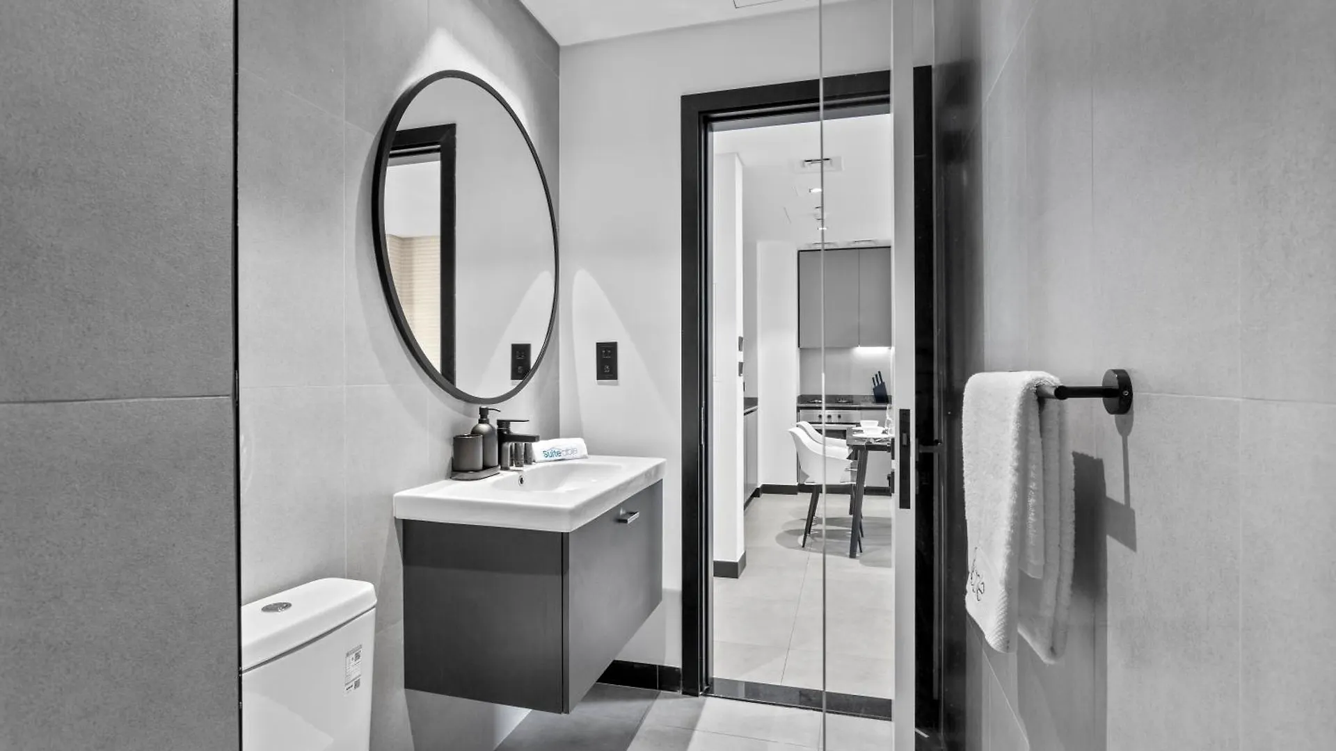 Luxe Living 1 Bedroom With Canal View Dubai