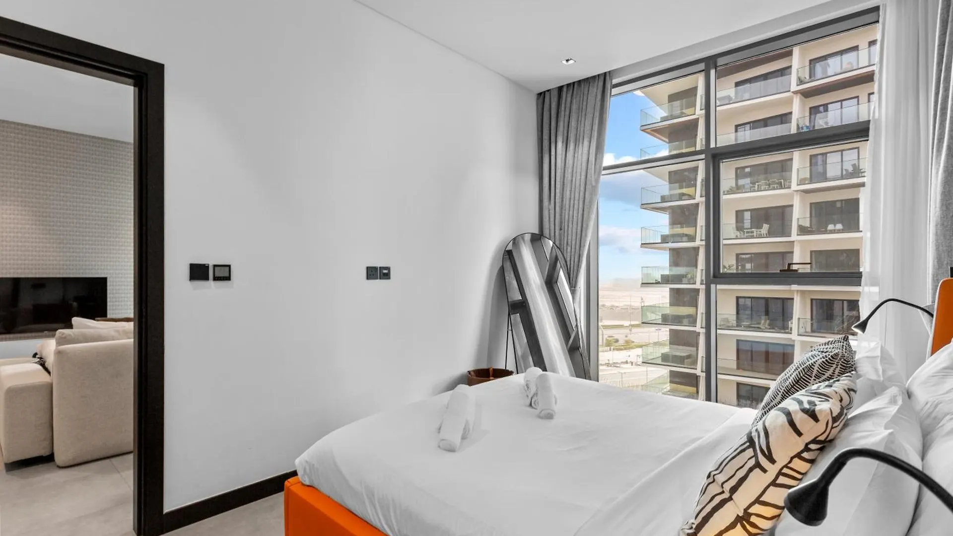 Apartment Luxe Living 1 Bedroom With Canal View Dubai