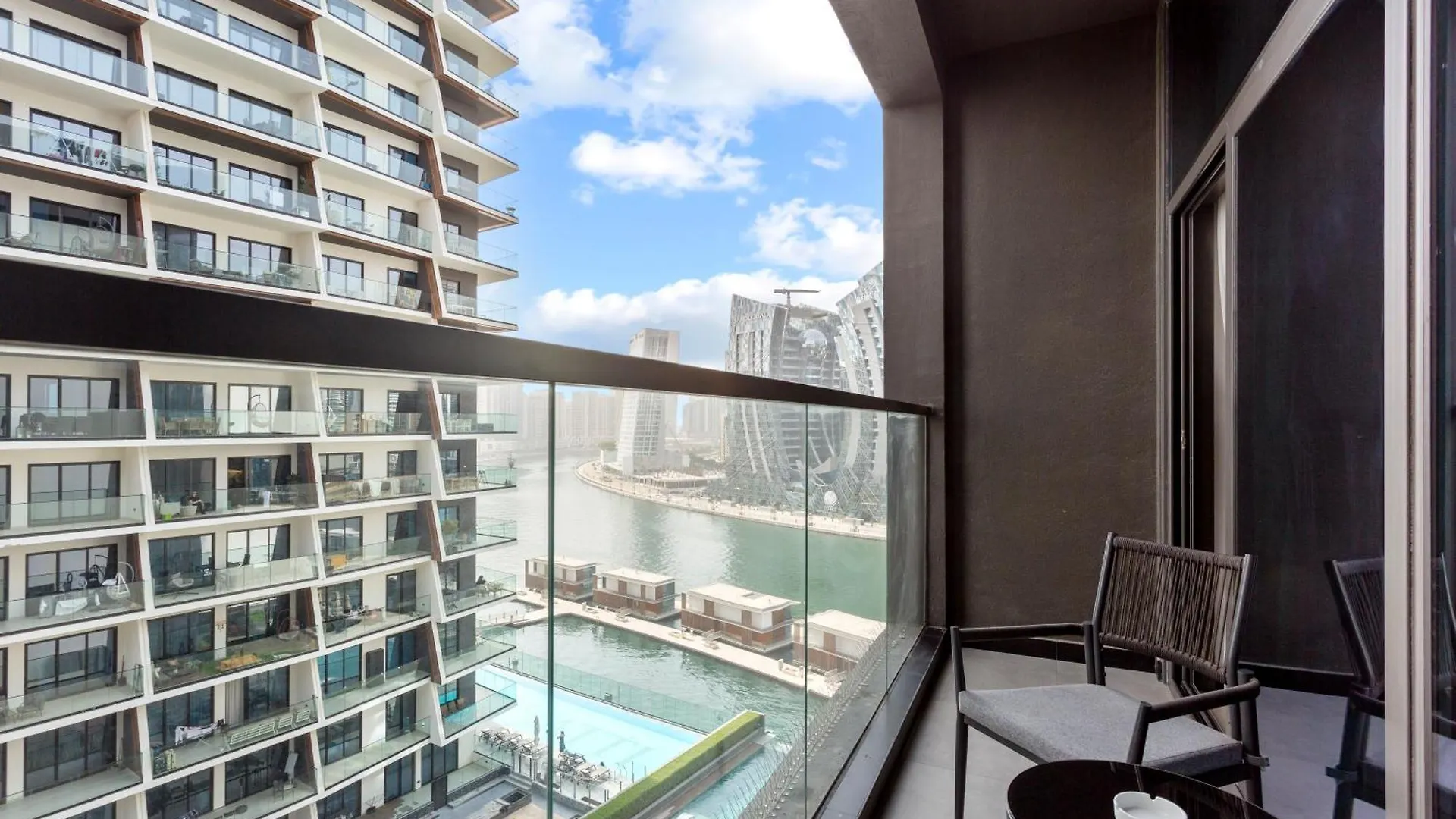 Luxe Living 1 Bedroom With Canal View Dubai United Arab Emirates