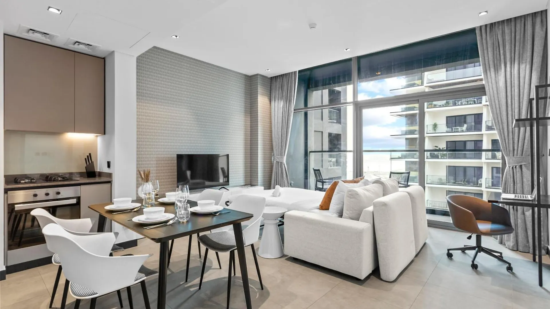 Luxe Living 1 Bedroom With Canal View Dubai